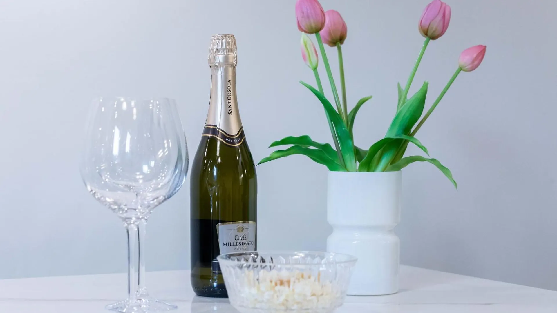 Luxury Apartment - Free Private - Parking Maestri Campionesi 16 Milan 0*,  Italy