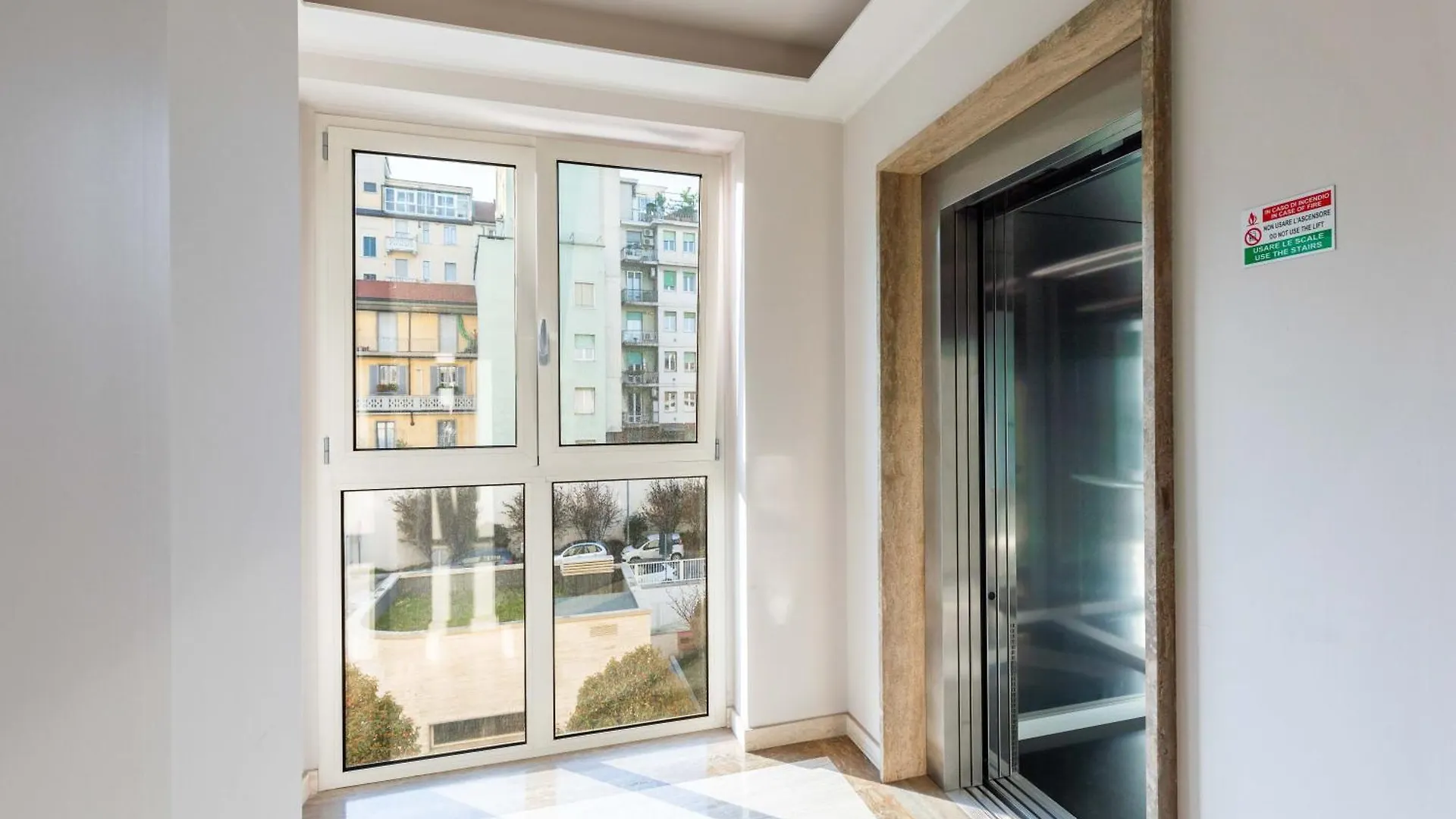 Luxury Apartment - Free Private - Parking Maestri Campionesi 16 contacts