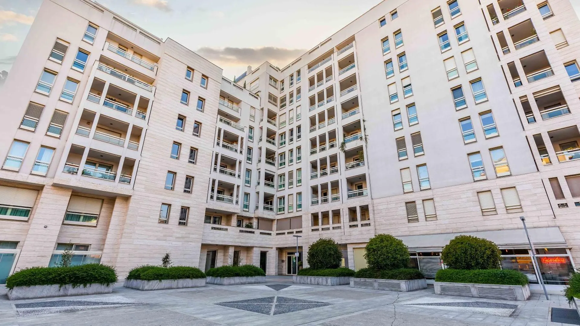 Luxury Apartment - Free Private - Parking Maestri Campionesi 16 Milan