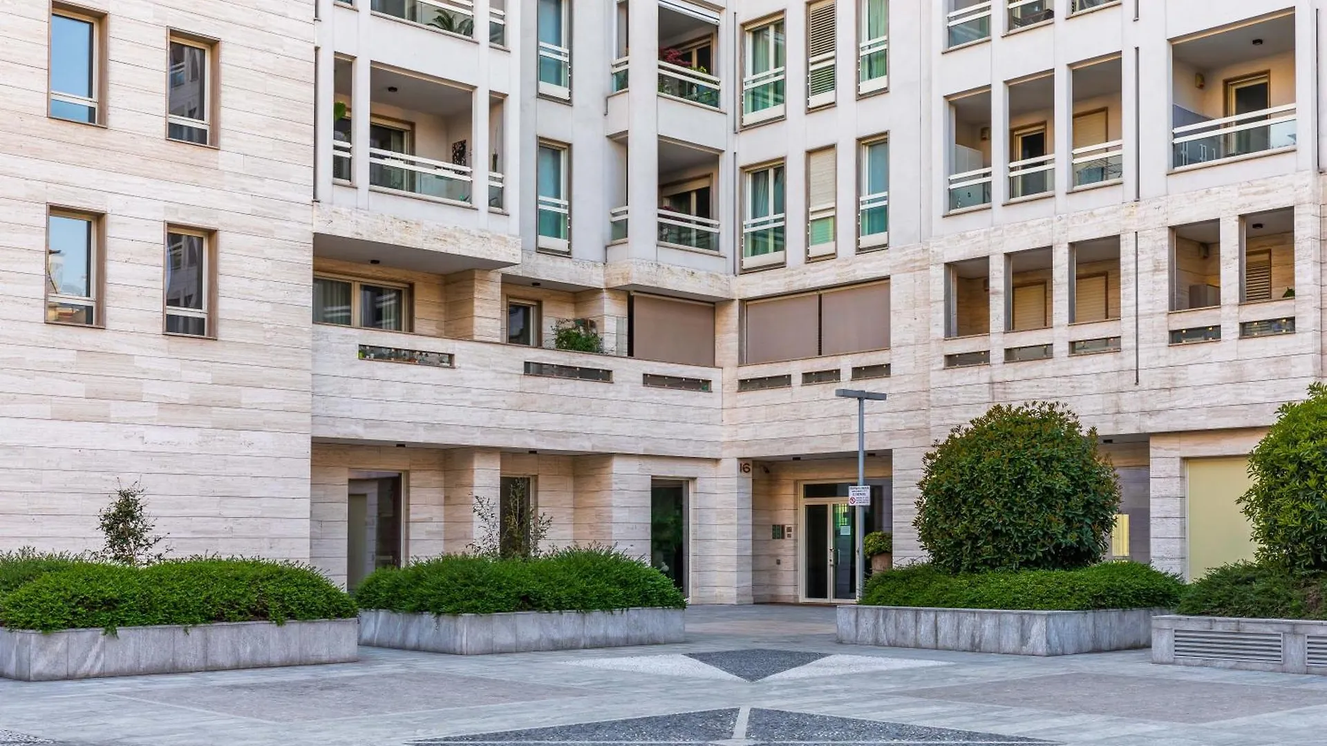 Luxury Apartment - Free Private - Parking Maestri Campionesi 16 Milan